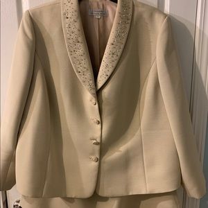 Tahari Skirt Suit(Cream)